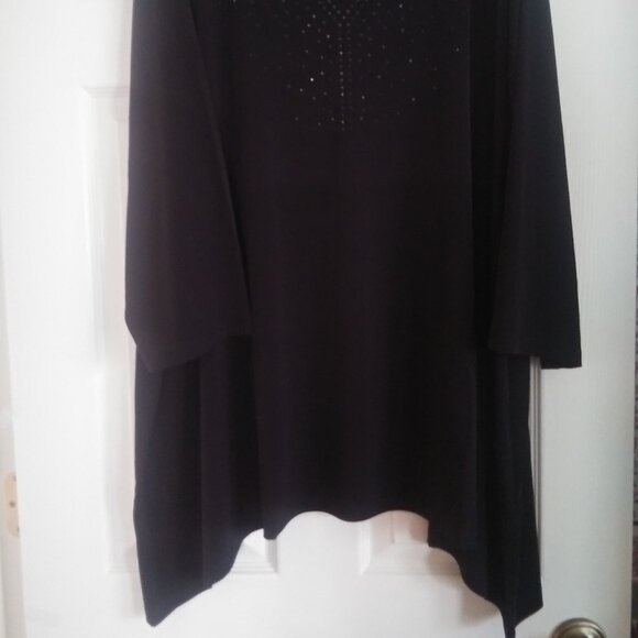 Catherine's Anywear Black Keyhole Tunic- 4X-NWT - Picture 3 of 4